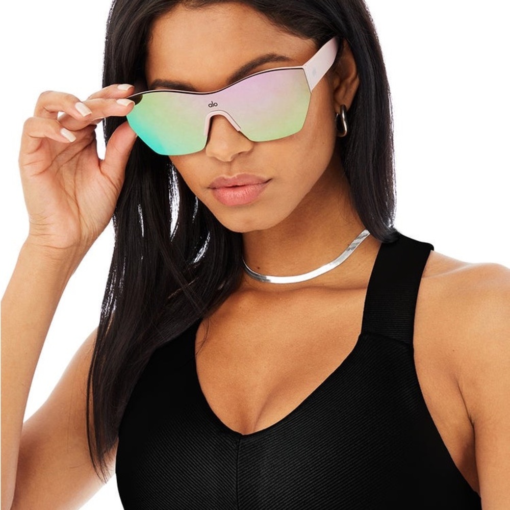 Alo yoga stunner glasses pink